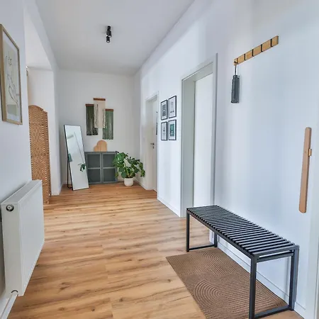 아파트 Nuvana Moderne 3-zimmer Mit Balkon, Arbeitsplatz & 10min Zur Innenstadt *