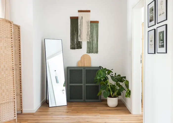 Nuvana Moderne 3-zimmer Mit Balkon, Arbeitsplatz & 10min Zur Innenstadt